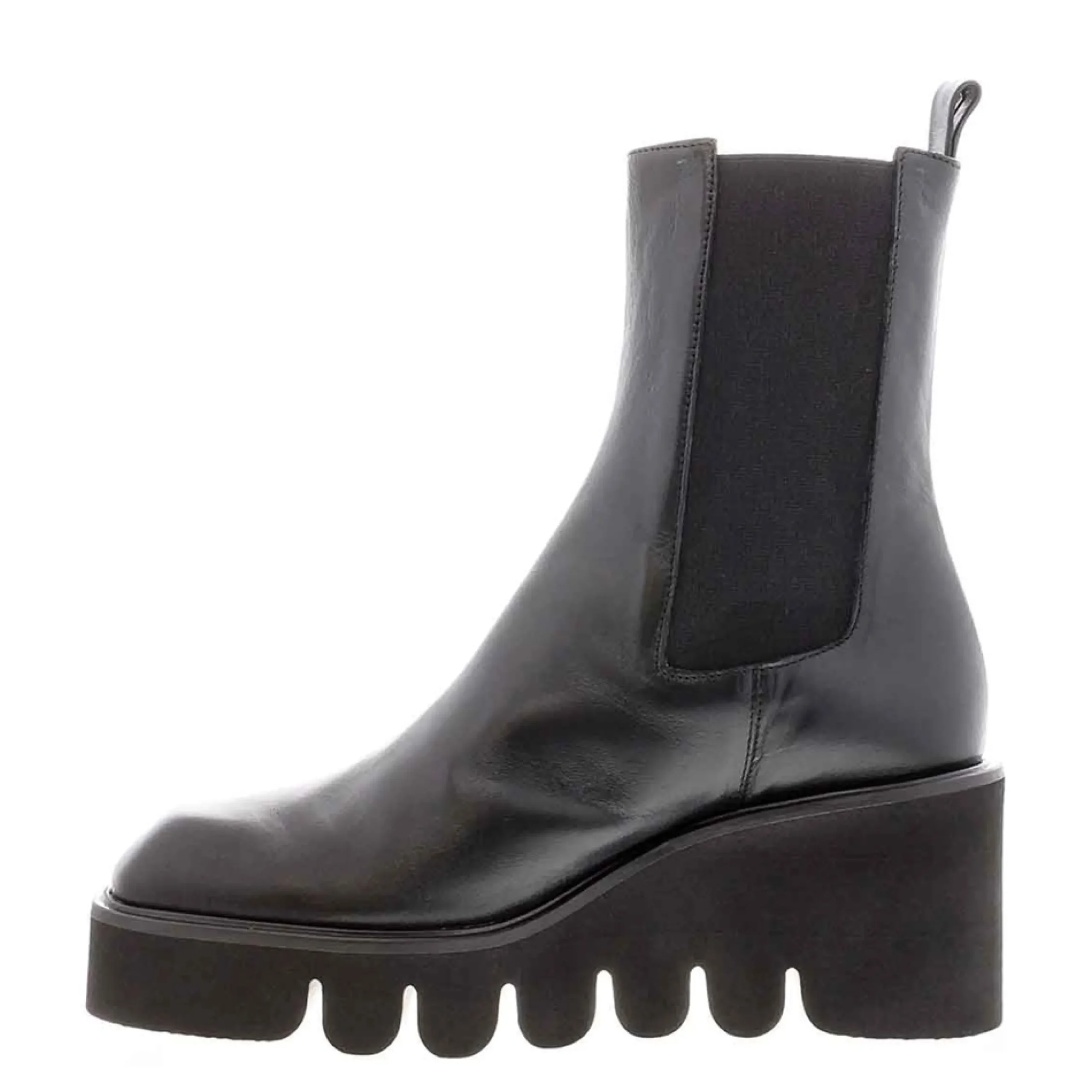 Powder Black Leather Wavesole Chelsea Boots